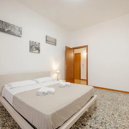 Tatiana Flat - 10 Minutes From Venice - Train Station Apartamento Mestre