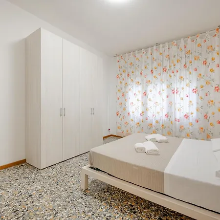 Tatiana Flat - 10 Minutes From Venice - Train Station *